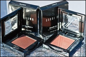 Bobbi Brown Shimmer Wash Eye Shadow Rose Gold 8 и Bobbi Brown Shimmer Wash Eye Shadow Cognac 13