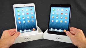 Apple iPad mini (черный)