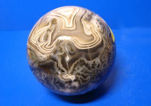 Шары из камней самоцветов