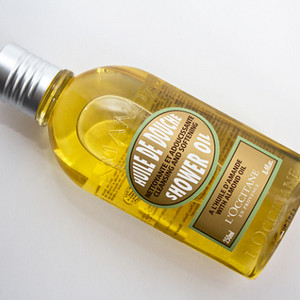 Loccitane Almond Cleansing And Soothing Shower Oil — Масло для душа Миндаль