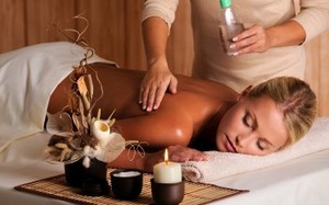 Все виды салонного ухода, предпочтительно массаж, уход за лицом, телом, ногтями и т д...