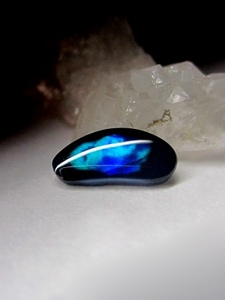Electric blue lightning storm опал