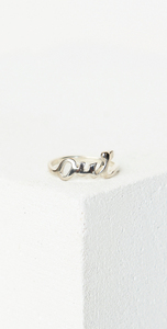 Oui knuckle ring