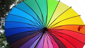 Большой разноцветный зонт