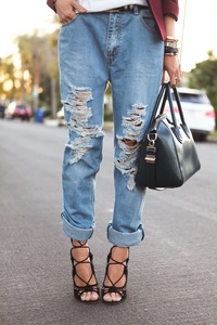 Destroyed boyfriend jeans