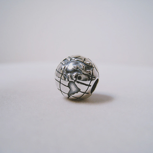 Pandora Globe Clip