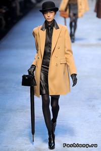 бежевое пальто