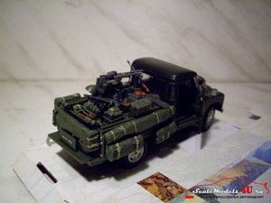 Масштабная модель Land Rover Series III (SAS вооруженный). Производитель - Cararama. Масштаб - 1:43. Впрочем, приветствуются любые другие Land Rover'ы.