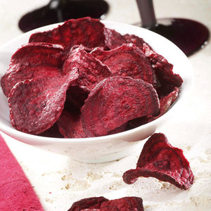 oven-baked beetroot crisps