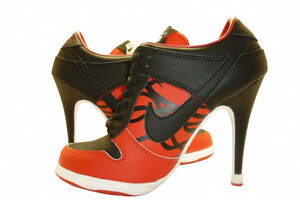 Nike Dunk SB Low Heels Black/Red