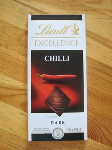 "Темный шоколад с экстрактом перца чили" от Lindt