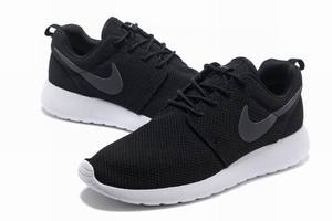 Nike Roshe Run black/white Size US 7