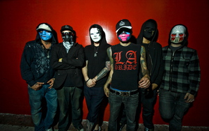 посетить концерт группы Hollywood Undead