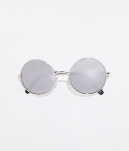 Солнечные очки в металлической оправе