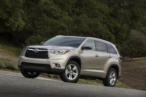 Toyota Highlander 2014 in Creme Brulee Mica (5B2)