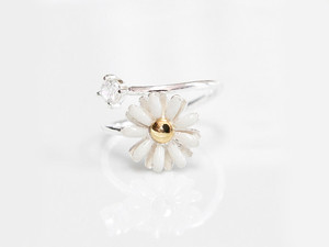 white daisy flower ring