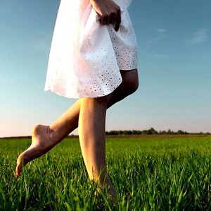 walk barefoot on grass