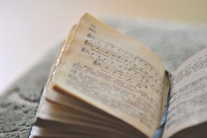 Сборники нот, музыкальные книги, книги по истории музыки и о жизни композиторов