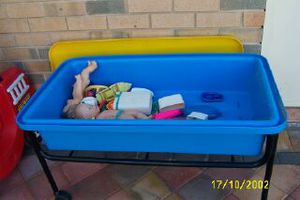 messy play table(water table sensory)