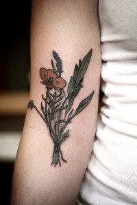 Татуировку на руке