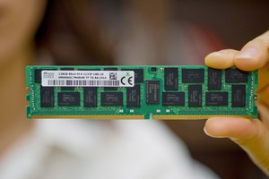 DDR4 SDRAM