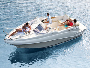 нырнуть с яхты в открытом море