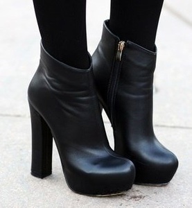 Черные кожаные ботиночки