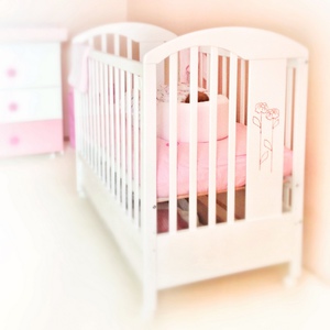 Детская кроватка Bambino LILLY с ящиком цвет белый/розовый