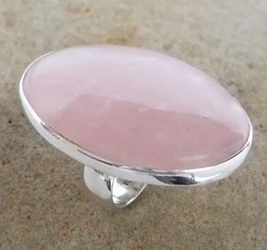 Rose quartz ring