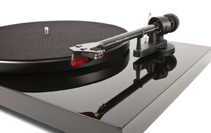 Pro-Ject Debut Carbon Turntable