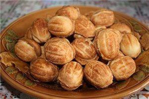 Форму для выпекания орешков со сгущенкой
