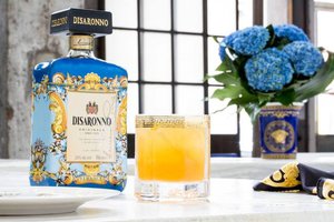 духи DISARONNOwears VERSACE