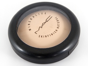 MAC mineralize skinfinish natural