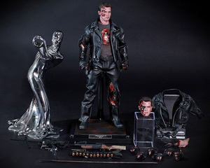Terminator 2 — T-800 Battle Damaged Deluxe