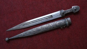 Кавказский кинжал