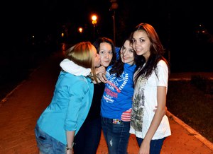 Хранить близкие отношения с сестрами и их семьями на протяжении всей жизни