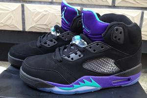 Nike Michael Jordan 5 "Black Grape" Basketball Shoes with Features Black & New Emerald & Grape Ice