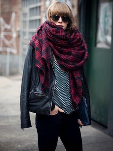 Большой теплый шарф (темно-зеленый,фиолетовый,разноцветный),примерно как на картинке