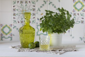 Приготовить алкоголь в домашних условиях