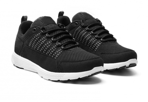 беговые кроссовки. лучше черные.