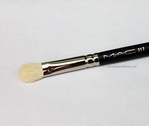 MAC 217 blending brush
