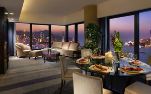 Комната с окном на всю стену