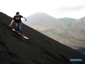 покататься на сноуборде по пескам пустыни