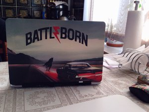 Виниловая наклейка на ноутбук Battle Born!