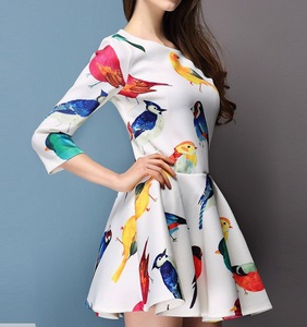 платье с попугаями