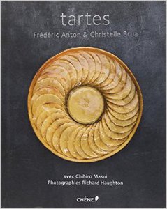 Книга "Tartes" авторы Christelle Brua и Frédéric Anton