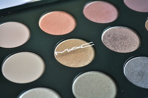 MAC Eyeshadow x15/ Cool Neutral Palette