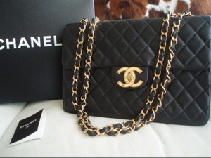 Маленькая черная сумочка от Chanel