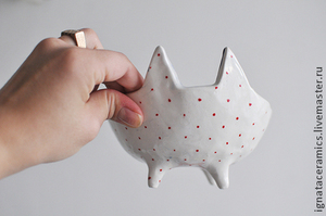 белая в горошек пиала-кошка