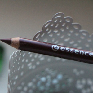 Essence lip liner 05 Soft Berry